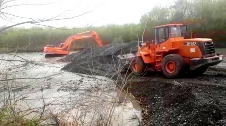 В Майском районе Минприроды КБР проводит восстановительные берегоукрепительные работы на реке Терек